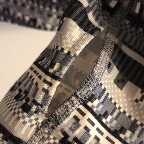 Nike Pro dri-fit warm 8 Bit 1/2 zip Athletic pullover - Picture 5 of 6